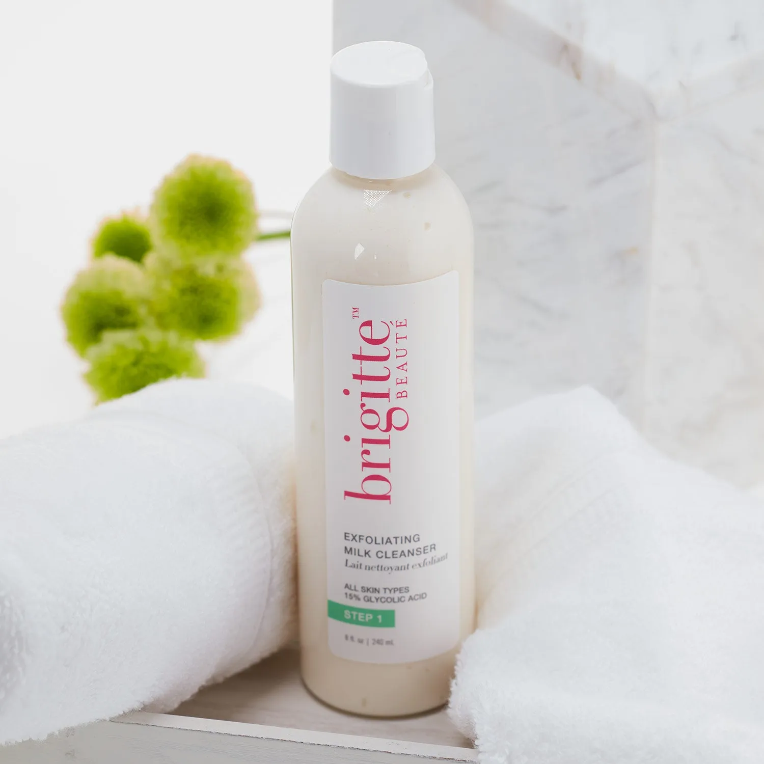 EXFOLIATING MILK CLEANSER